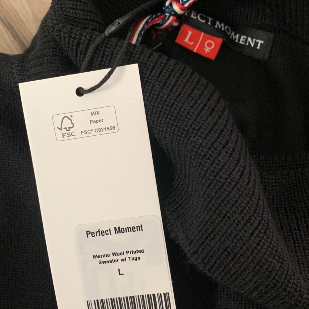 Worn once Perfect moment ski sweater in black - Picture 5 of 5